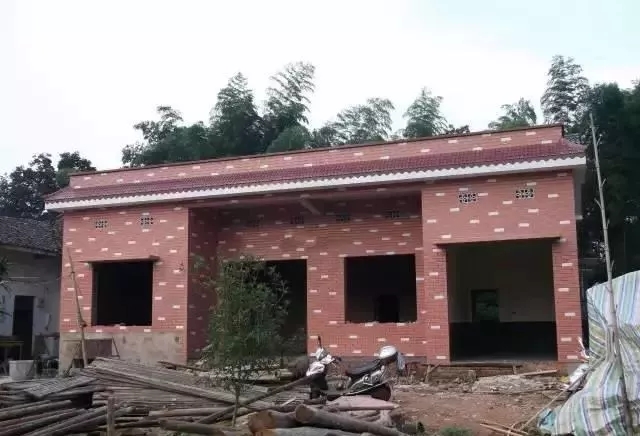 建房自述:一层带阁楼自建房10万搞定,养老真是很适合!